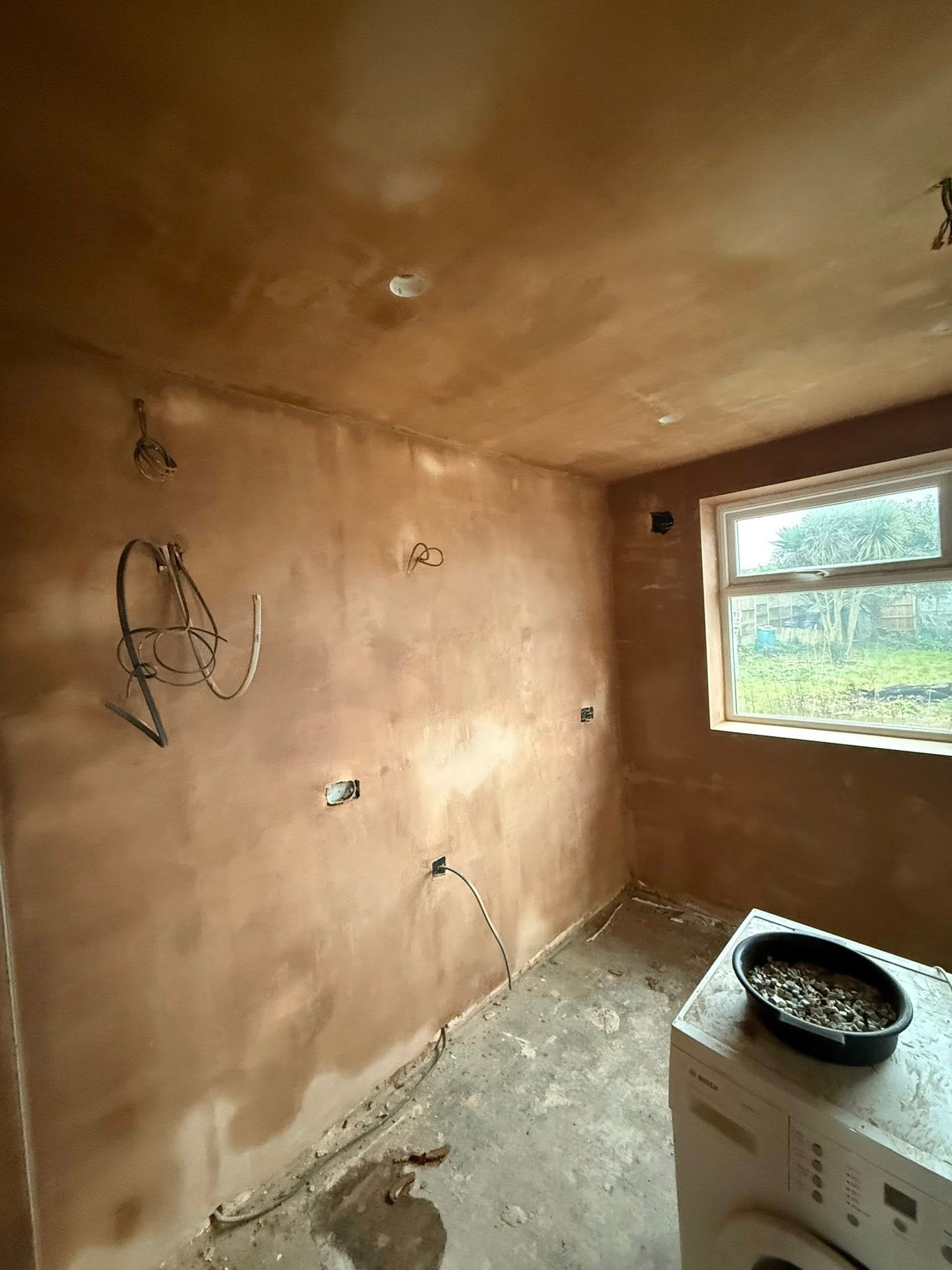 Ceiling plaster repair Norwich — crack and ceiling specialist Norfolk